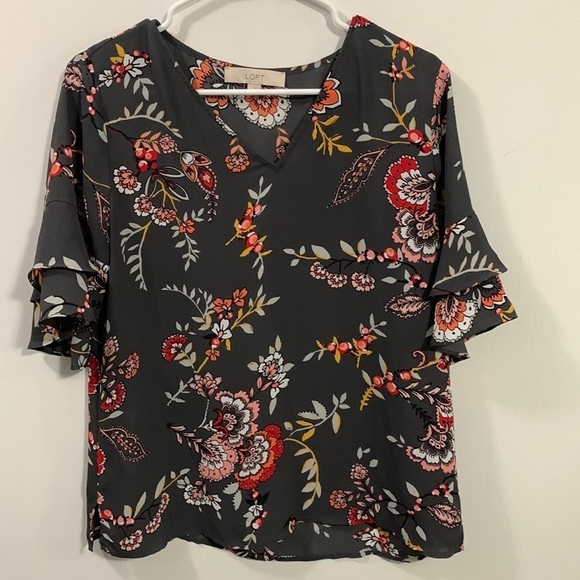 Loft V Neck blouse, gray background with flowers & berries, good condition, Sz S - Picture 1 of 6